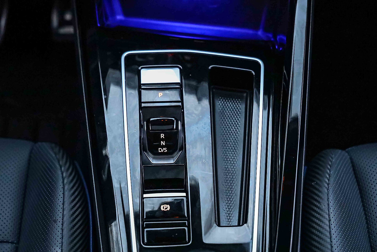 Used 2024 Volkswagen Golf R image 13