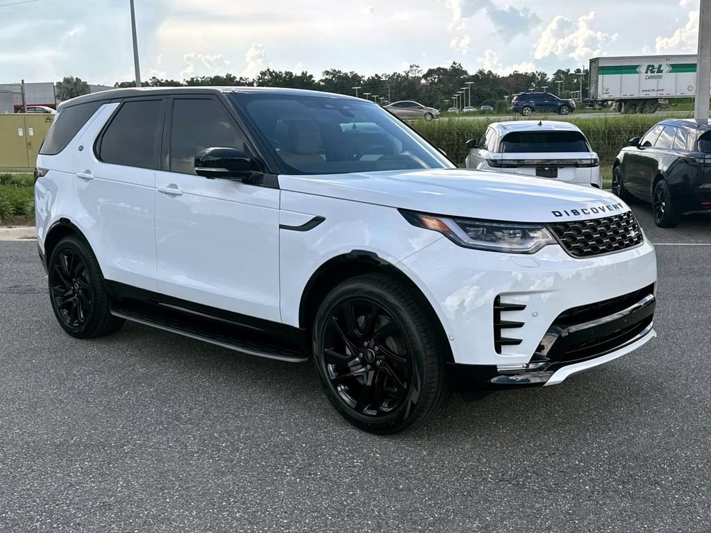 Used 2025 Land Rover Discovery Dynamic SE AWD/4WD image 9