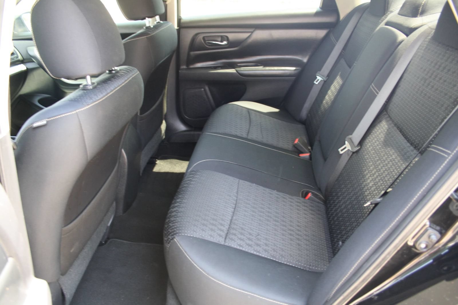 Used 2016 Nissan Altima 2.5 S w/ Interior Lighting Package FWD image 16