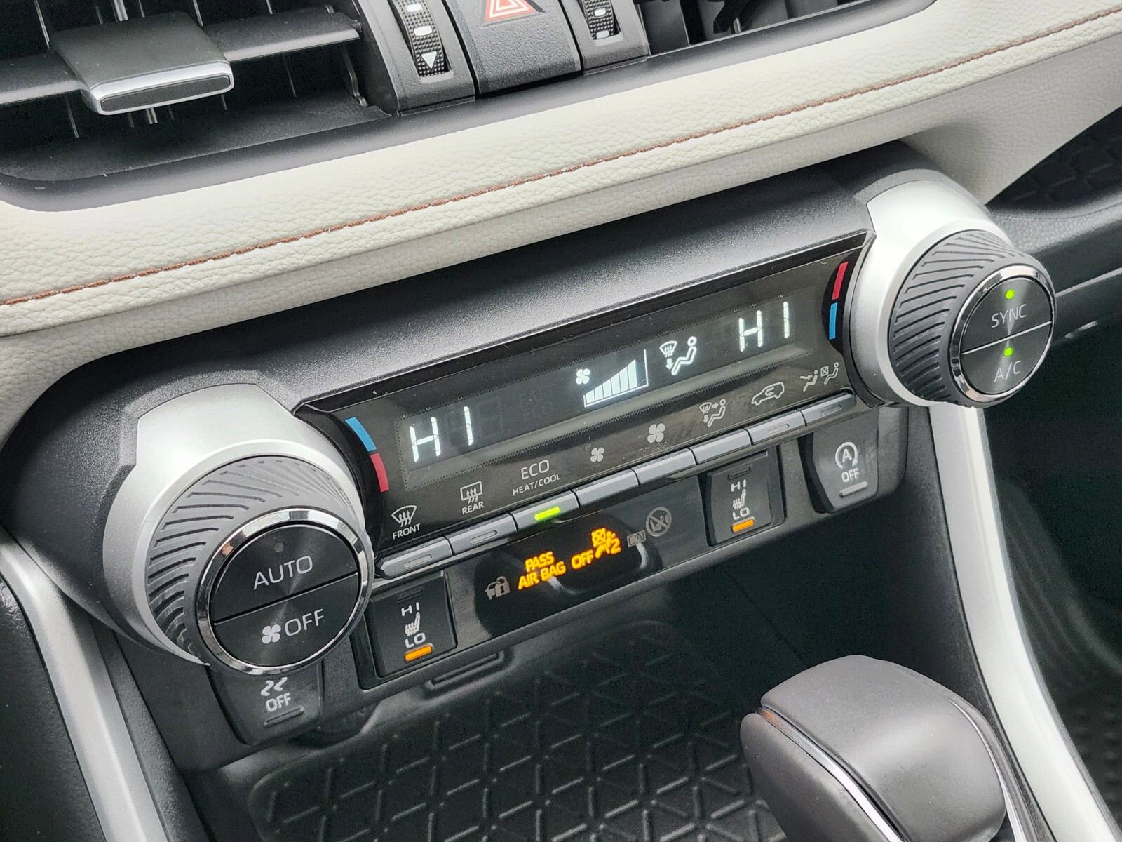 Used 2025 Toyota RAV4 XLE Premium image 22