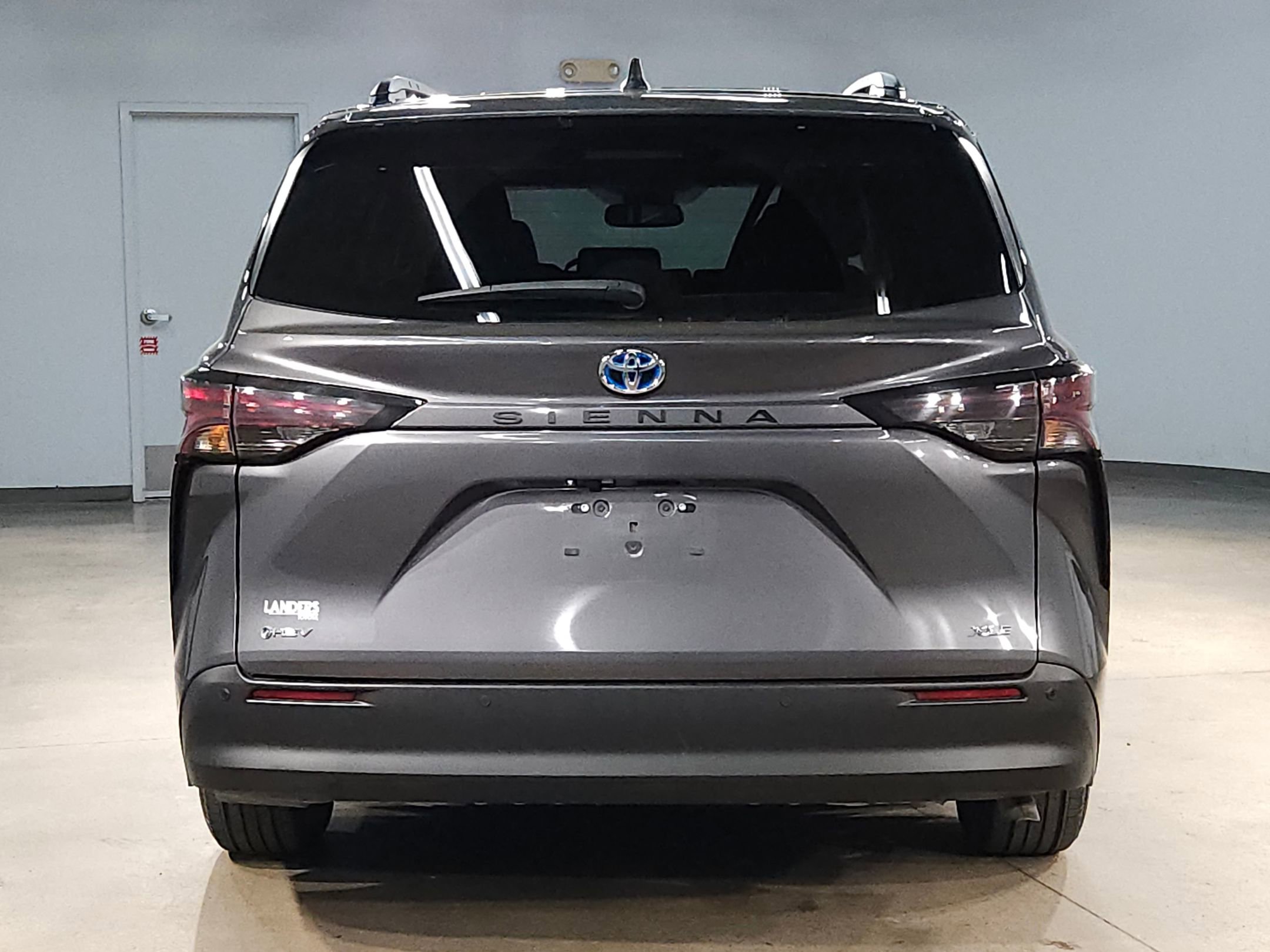 Certified 2025 Toyota Sienna XLE image 6