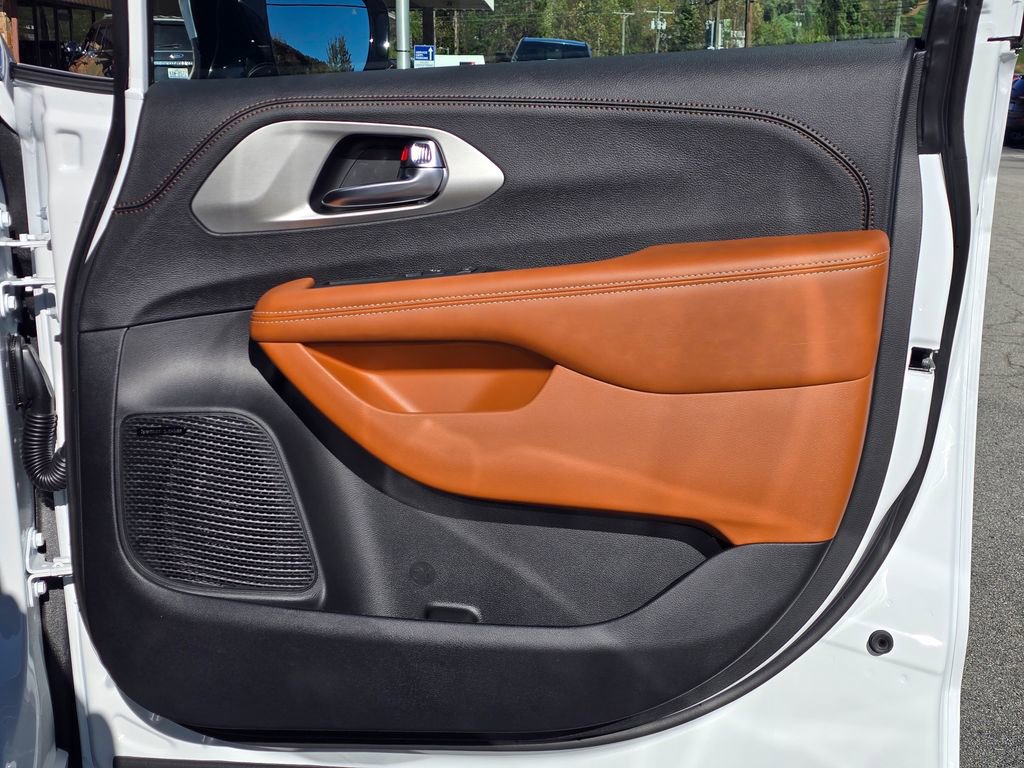New 2026 Chrysler Pacifica Pinnacle image 36