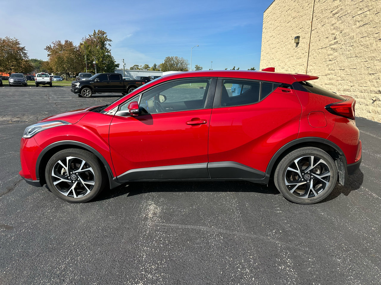 Used 2021 Toyota C-HR XLE image 2