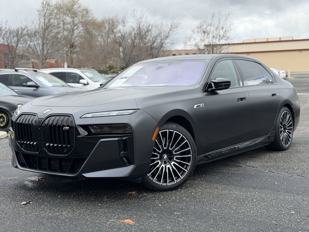 Used 2025 BMW i7 M70 image 2