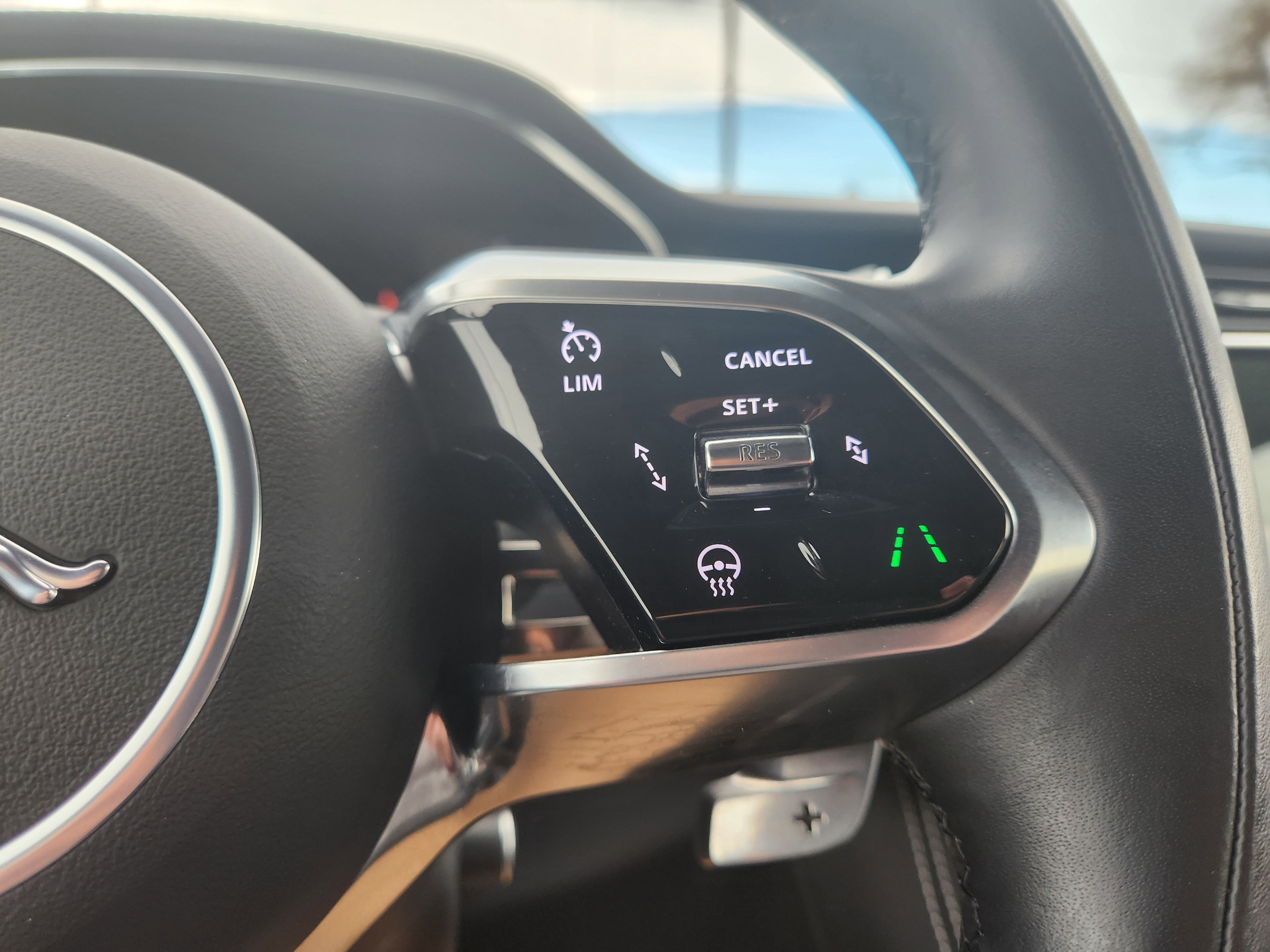 Used 2024 Jaguar F-PACE R-Dynamic S image 32