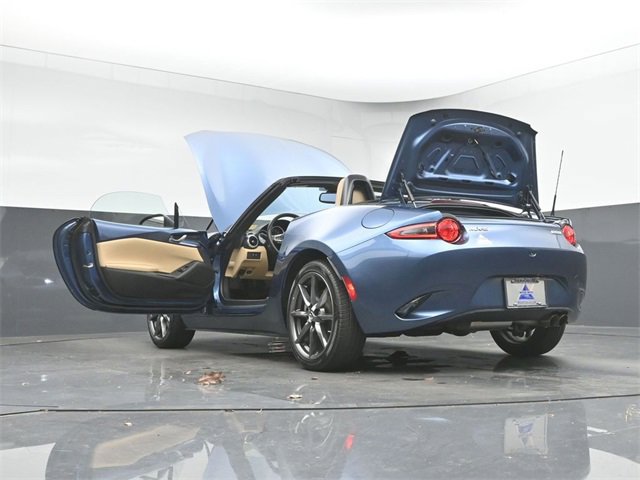 Used 2022 Volvo V60 T5 Cross Country w/ Advanced Package image 47