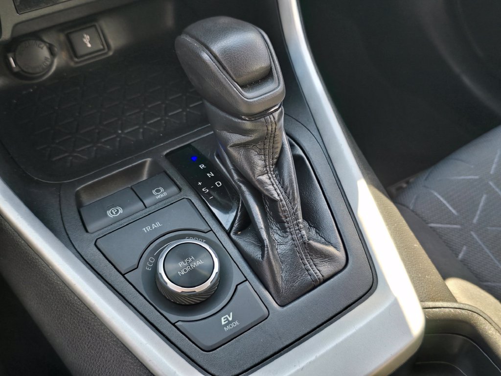 Used 2020 Toyota RAV4 XLE AWD/4WD image 28