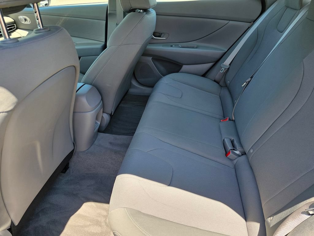 Certified 2025 Hyundai Elantra SE FWD image 20