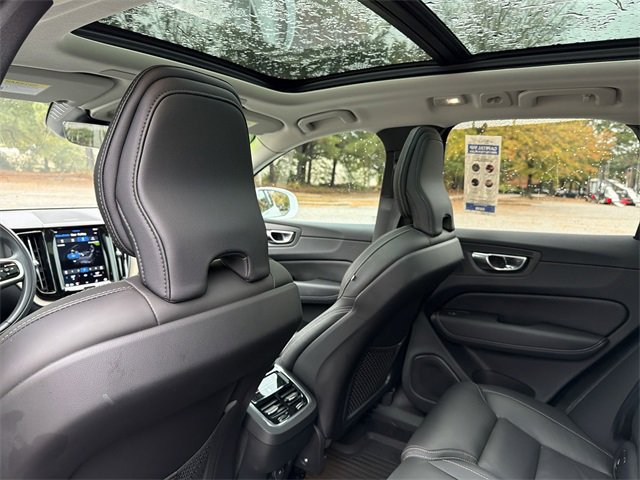 Used 2022 Volvo XC60 B6 Inscription w/ Advanced Package image 24