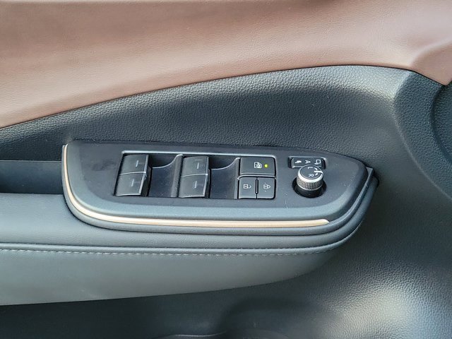 Used 2023 Toyota Crown Limited image 31