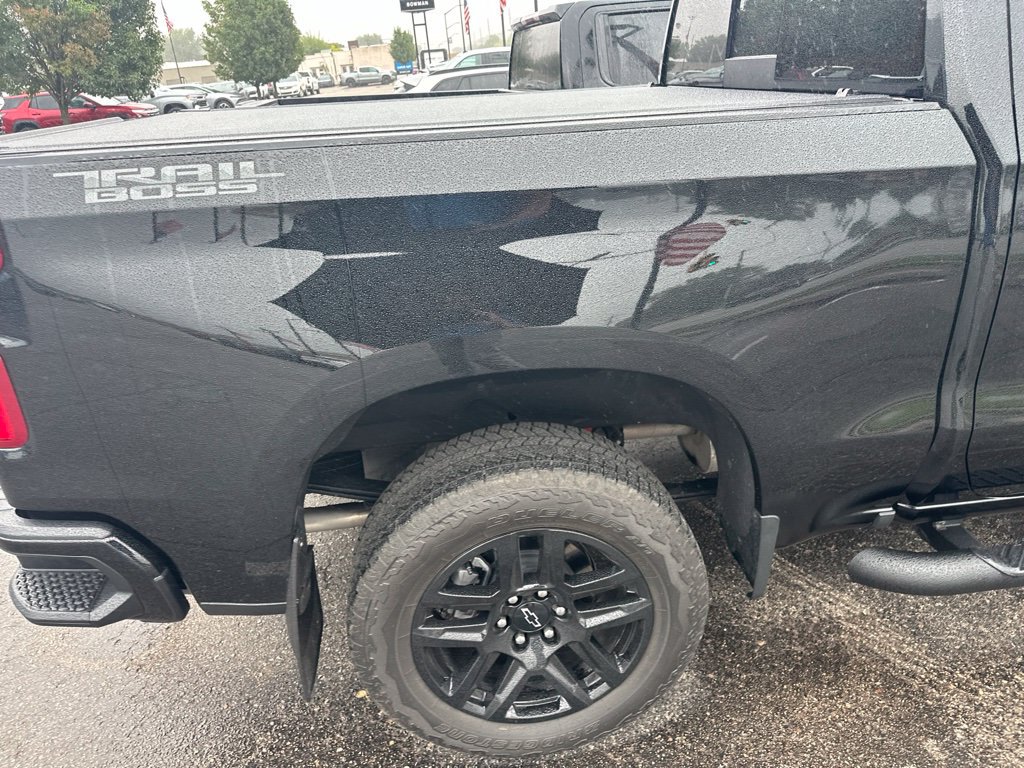 Used 2025 Chevrolet Silverado 1500 LT Trail Boss w/ LT Trail Boss Premium Package AWD/4WD image 3