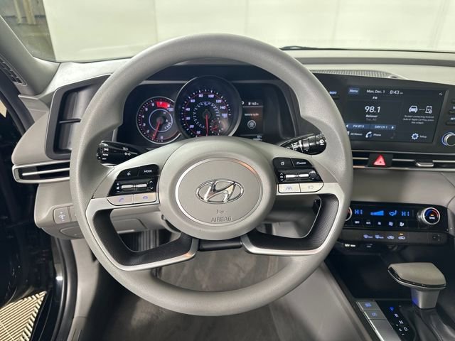Used 2023 Hyundai Elantra SEL image 14