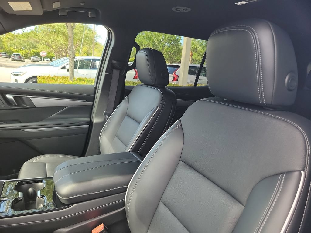Used 2025 Buick Enclave Preferred AWD/4WD image 21