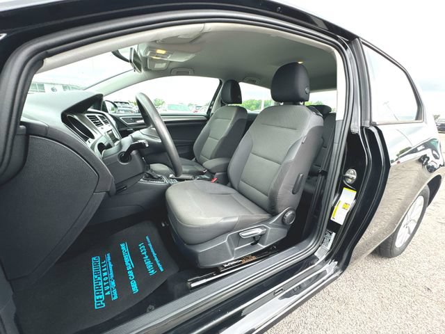 Used 2016 Volkswagen Golf 2-Door FWD image 16