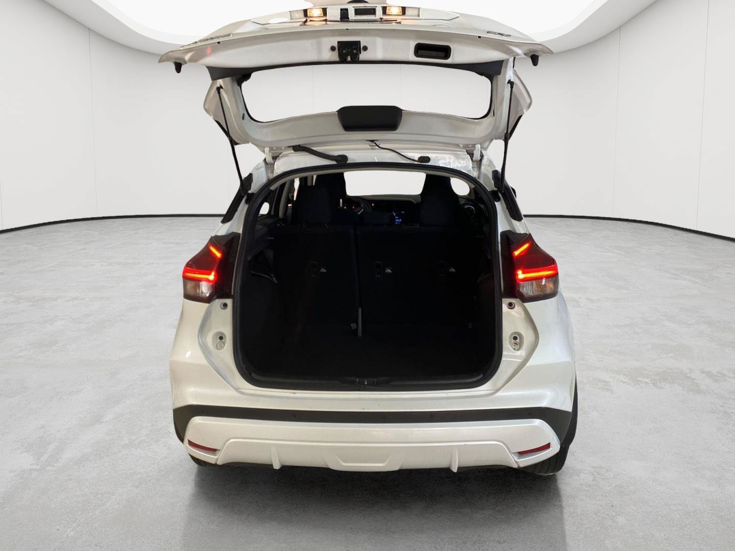 Used 2024 Nissan Kicks SV FWD image 7