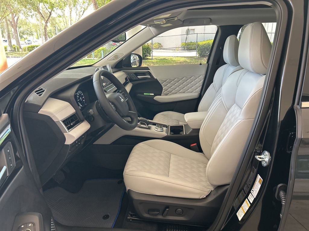 New 2025 Mitsubishi Outlander SEL image 7