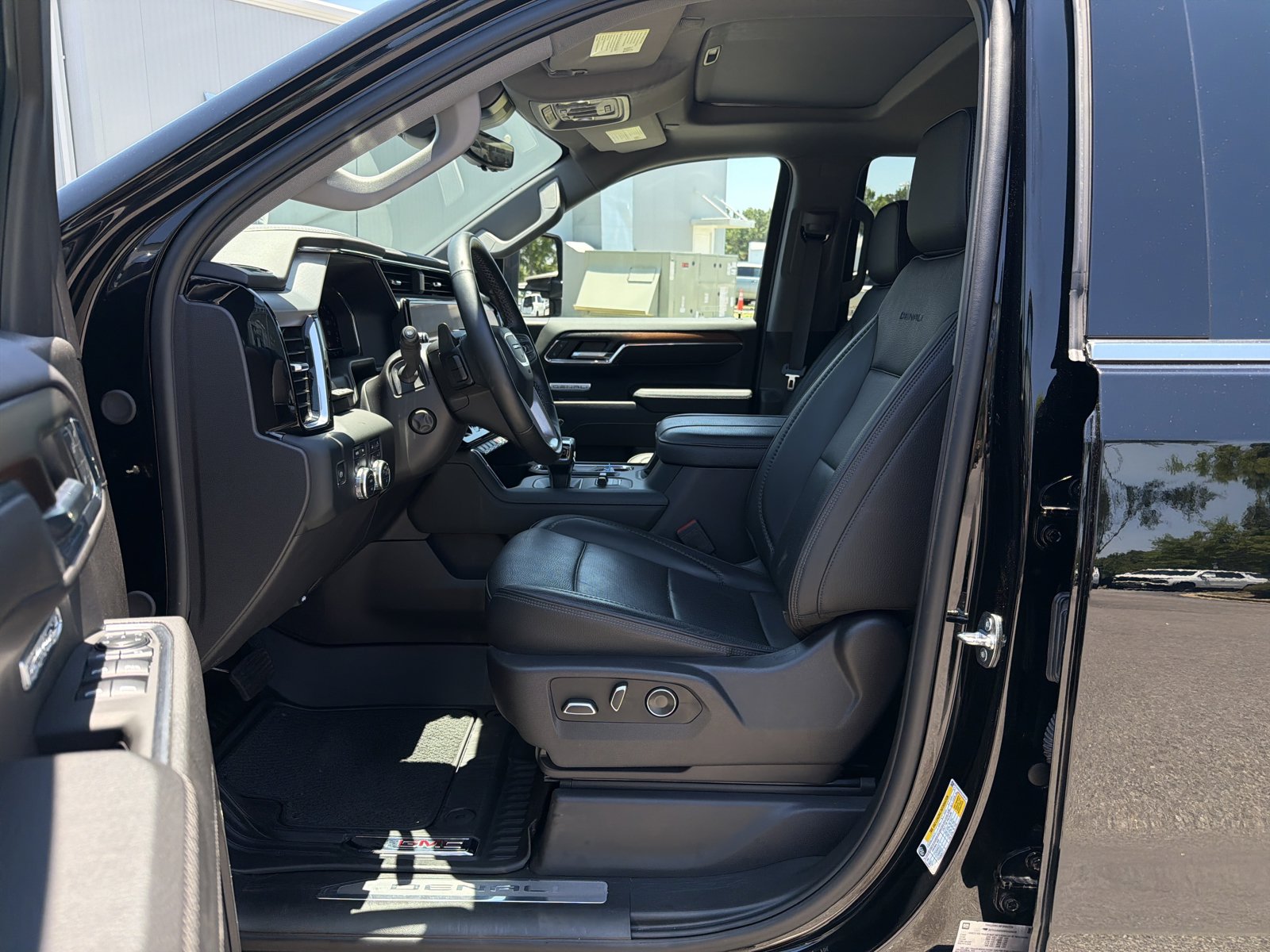 Used 2024 GMC Sierra 1500 Denali w/ Denali Reserve Package AWD/4WD image 14
