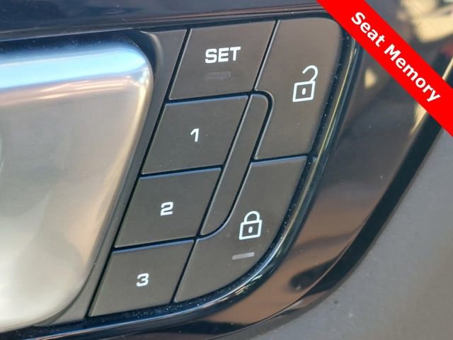 Used 2023 Porsche Cayenne Platinum Edition image 20