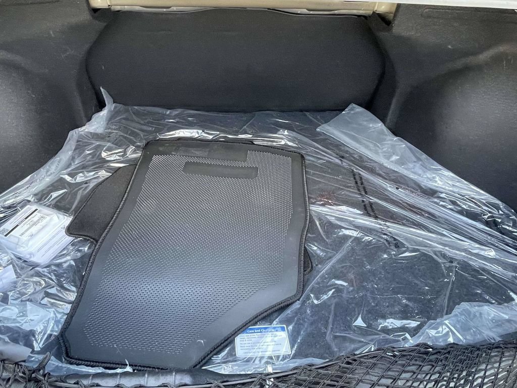 Certified 2025 Hyundai Elantra SE w/ Cargo Package FWD image 24