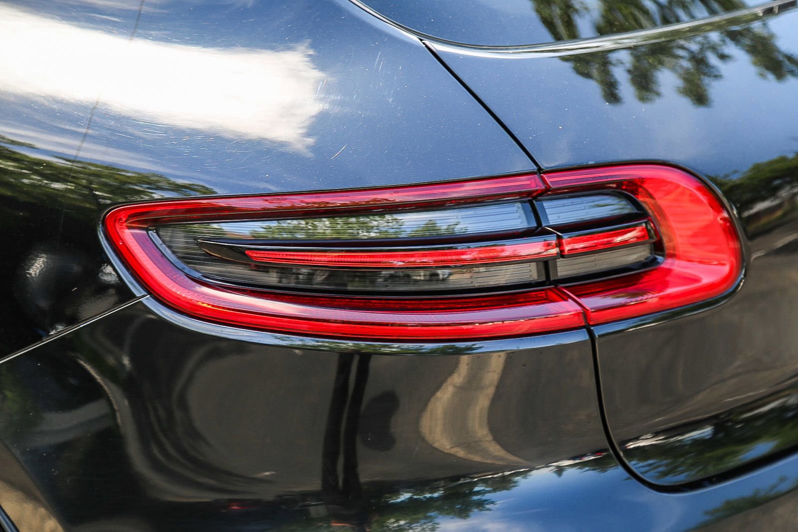 Used 2018 Porsche Macan S AWD/4WD image 8