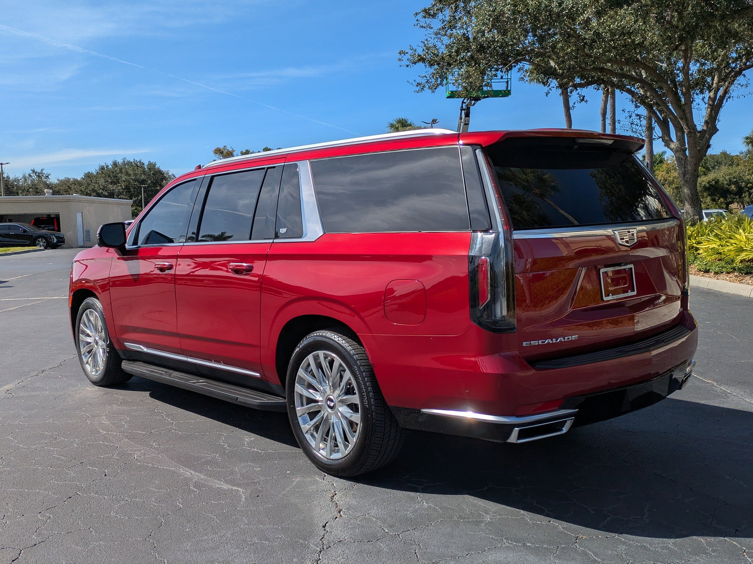 Used 2021 Cadillac Escalade ESV Premium Luxury w/ Driver Assist Tech Package image 4
