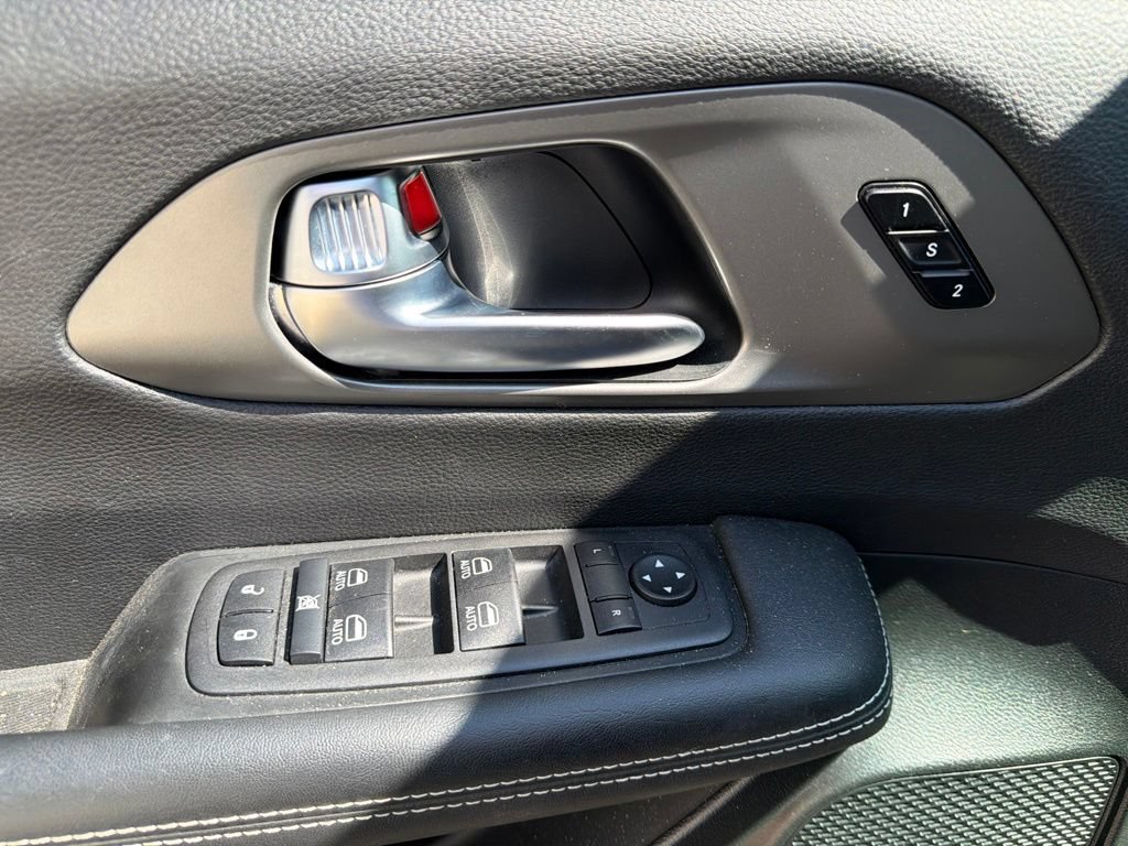 Used 2025 Chrysler Pacifica Select FWD image 26