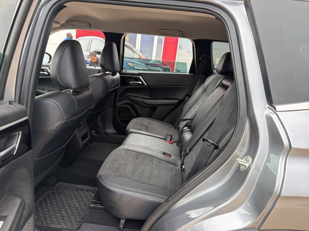 Used 2023 Mitsubishi Outlander SE FWD image 16