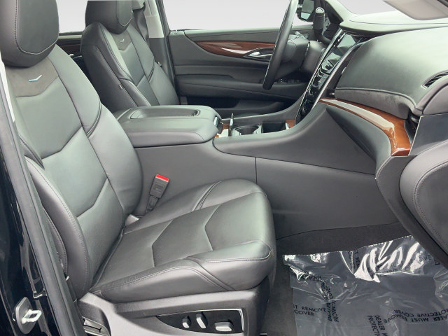 Used 2020 Cadillac Escalade Premium Luxury AWD/4WD image 24