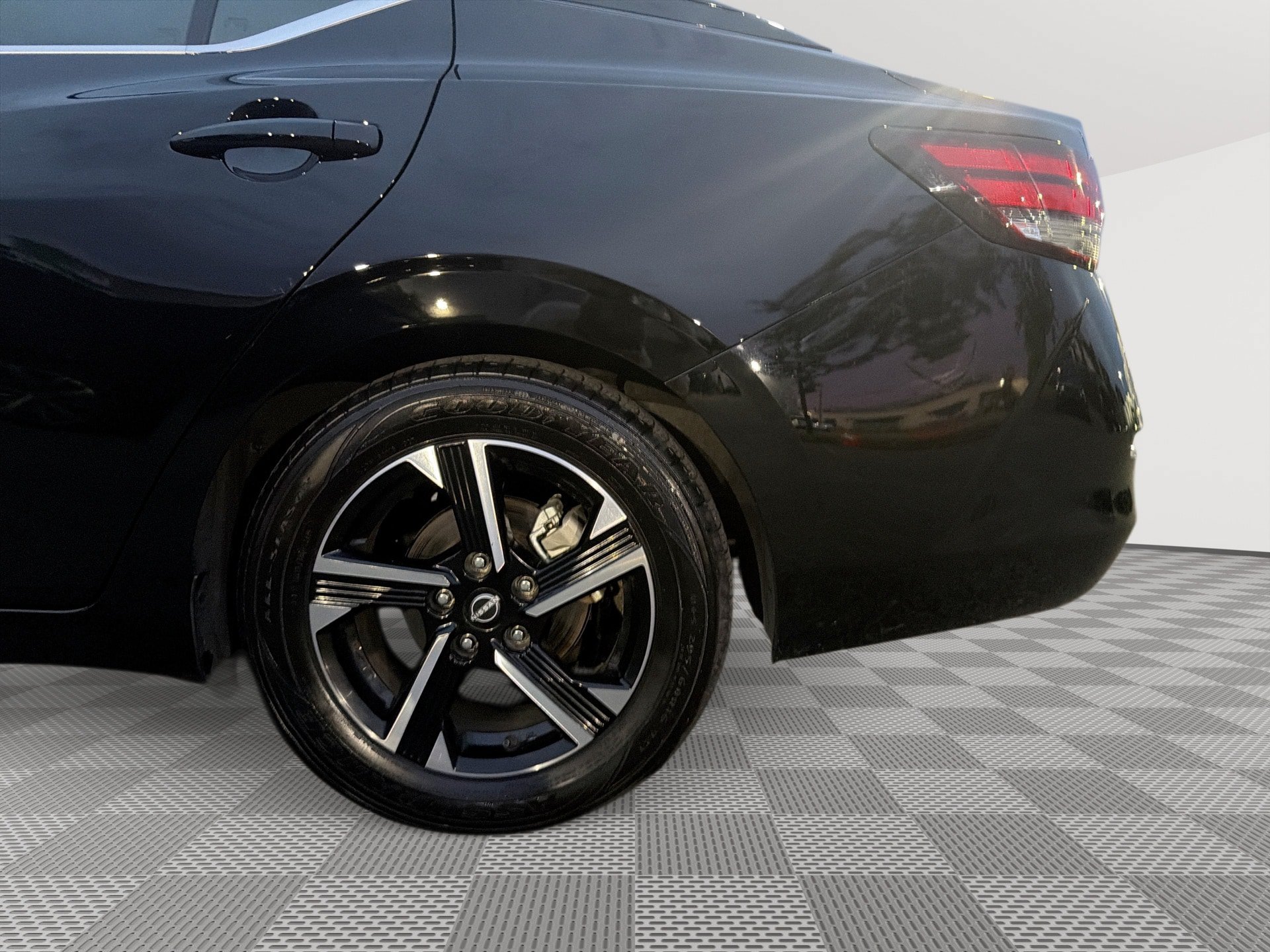 Used 2025 Nissan Sentra SV FWD image 28