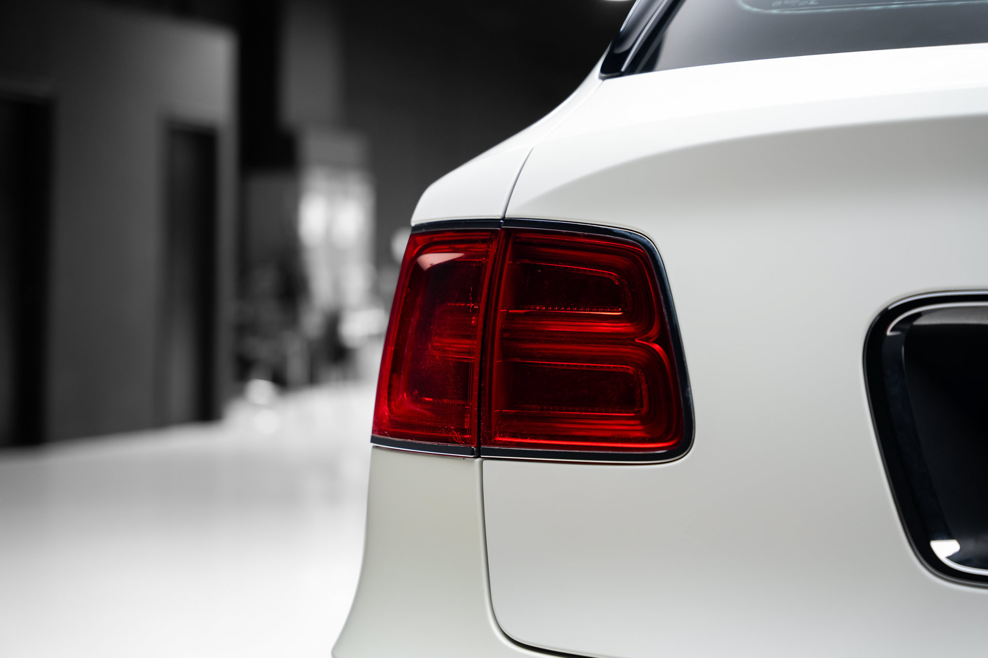 Used 2018 Bentley Bentayga AWD/4WD image 27