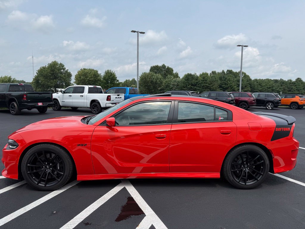 Used 2017 Dodge Charger R/T RWD image 4
