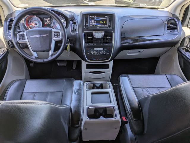 Used 2016 Chrysler Town & Country Touring-L w/ Driver Convenience Group FWD image 21