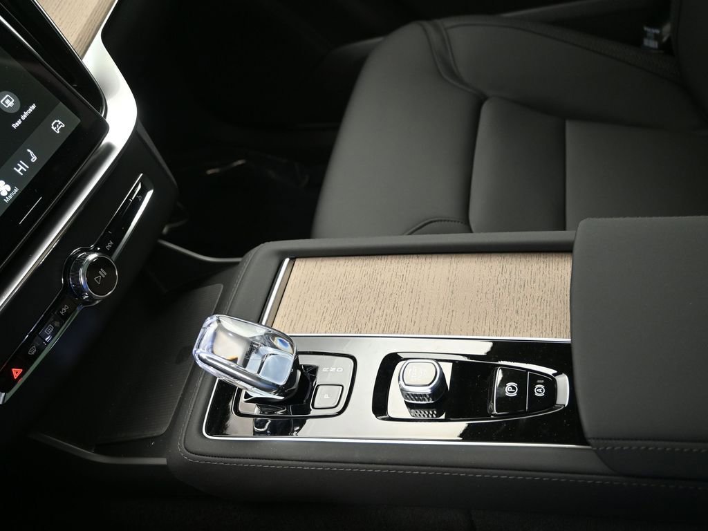New 2026 Volvo XC90 B5 Plus image 16