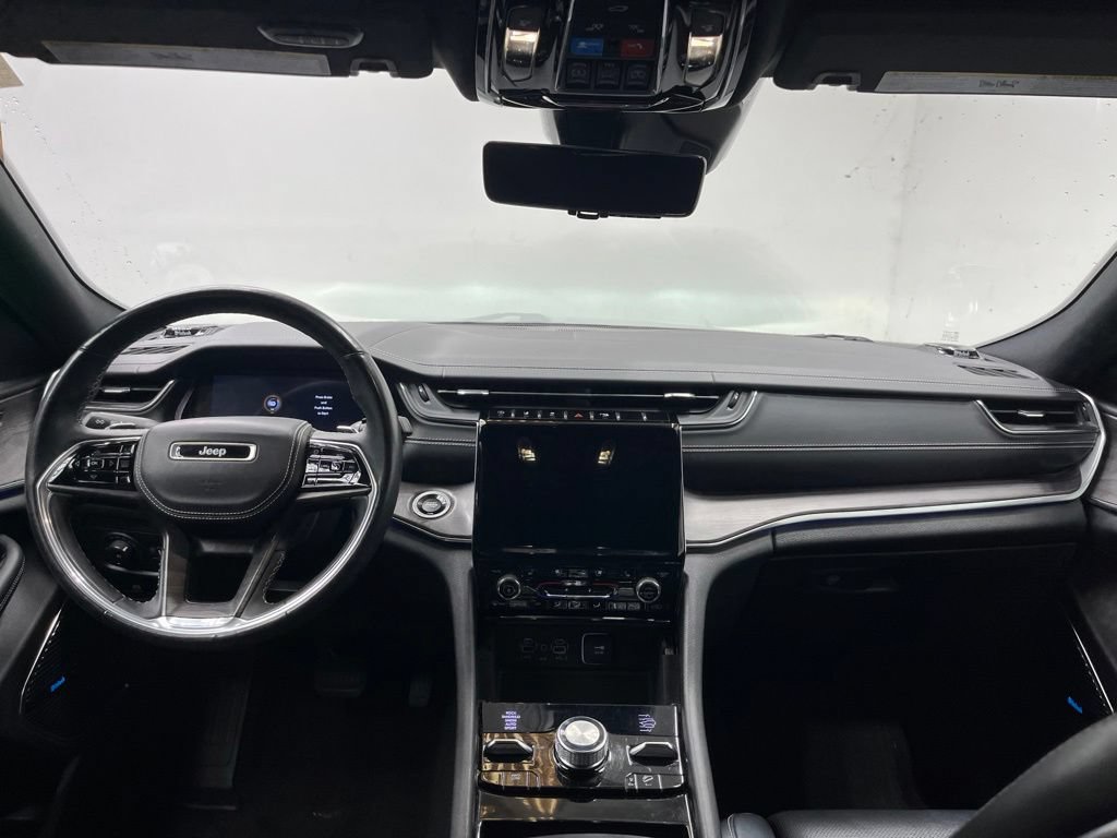Used 2022 Jeep Grand Cherokee Overland w/ Luxury Tech Group IV AWD/4WD image 8