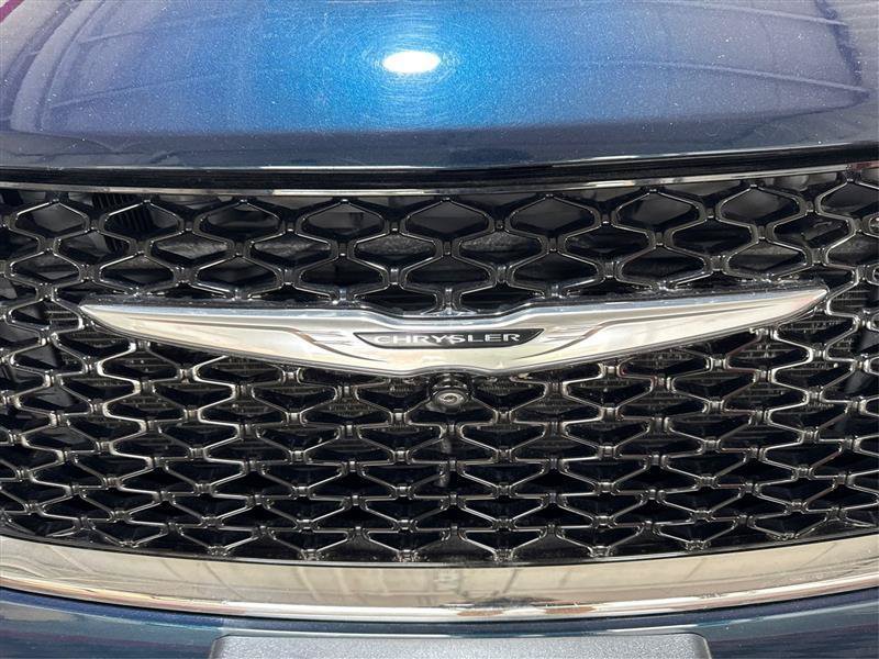 Used 2023 Chrysler Pacifica Touring-L w/ Uconnect Theater Family Group FWD image 24