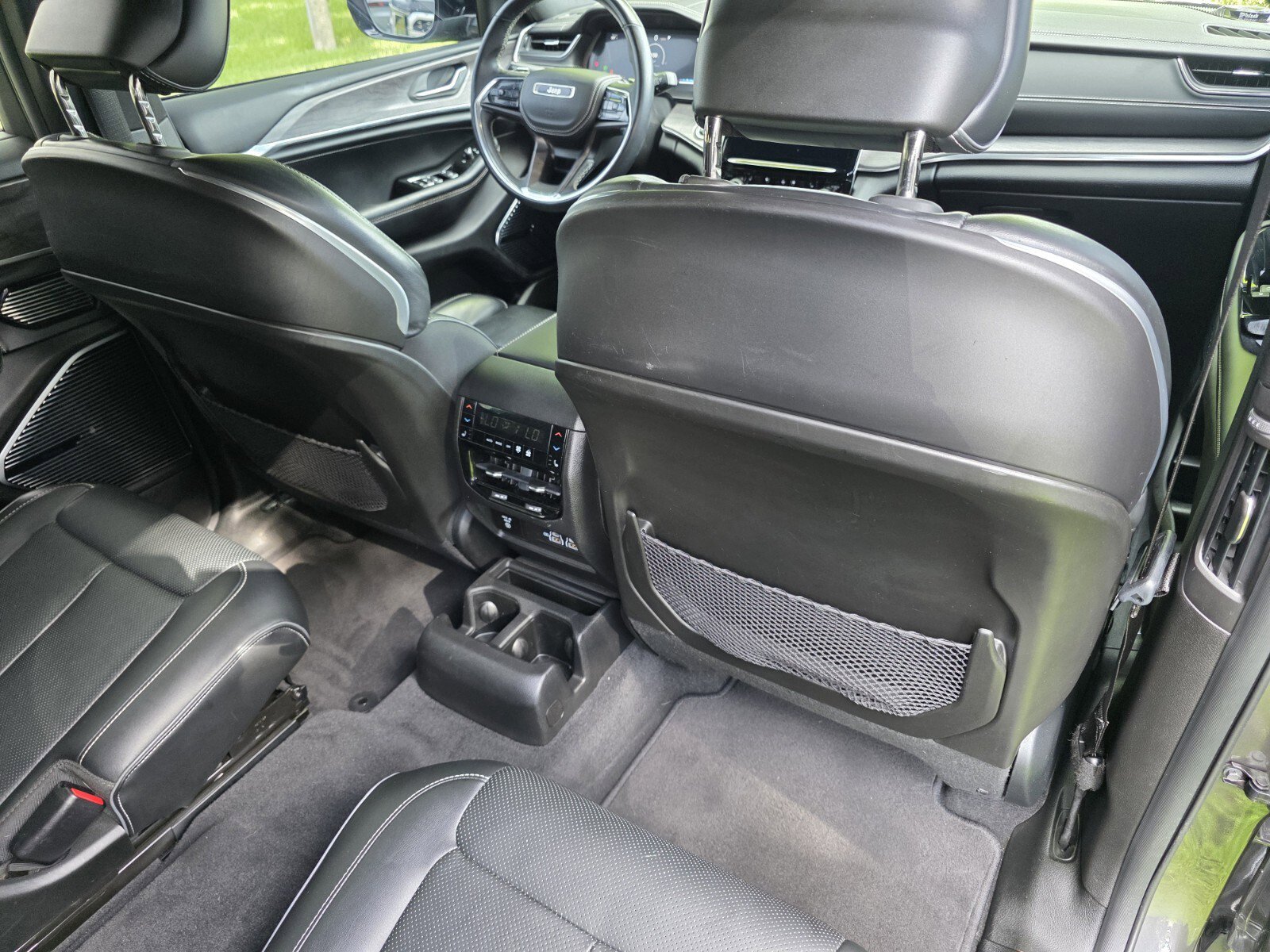 Used 2022 Jeep Grand Cherokee L Overland w/ Luxury Tech Group IV RWD image 28