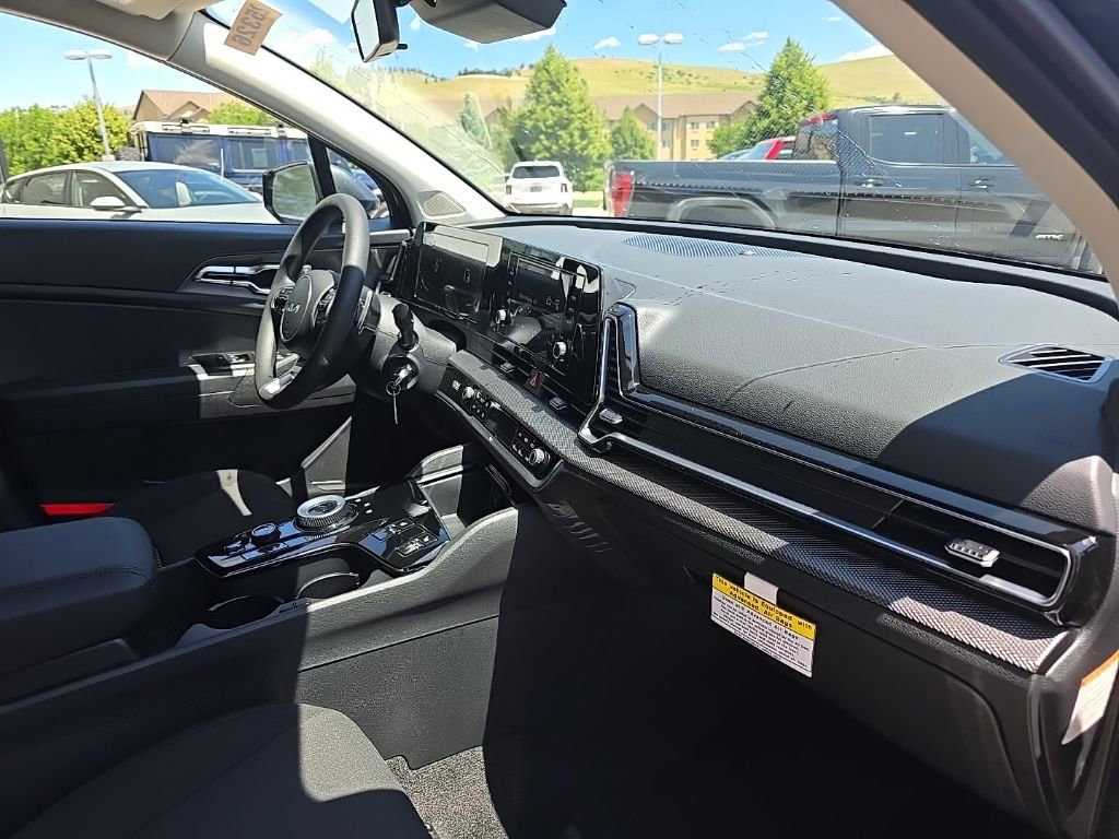 New 2025 Kia Sportage LX image 7