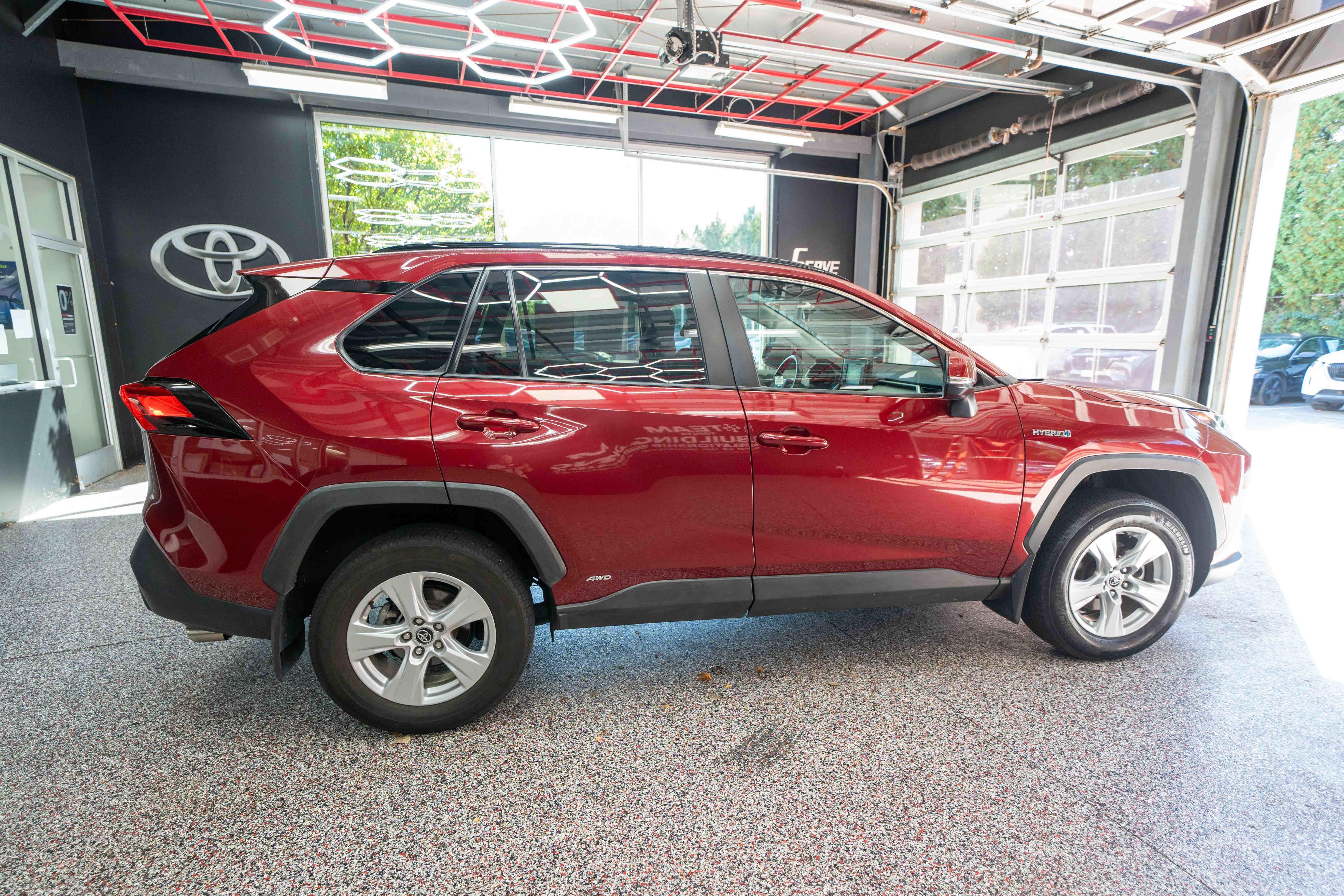 Certified 2020 Toyota RAV4 XLE w/ Convenience Package AWD/4WD image 5