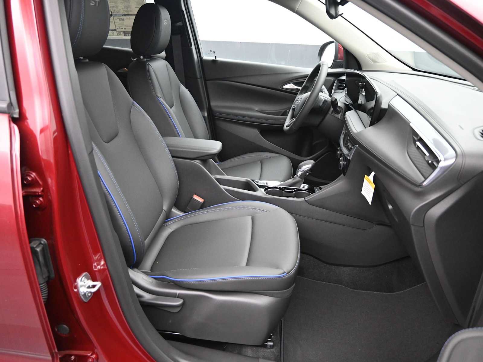 Used 2025 Buick Encore GX Sport Touring w/ Advanced Technology Package AWD/4WD image 11