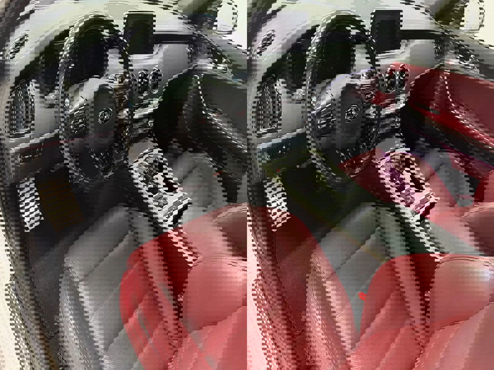 Used 2019 Kia Stinger GT2 image 16