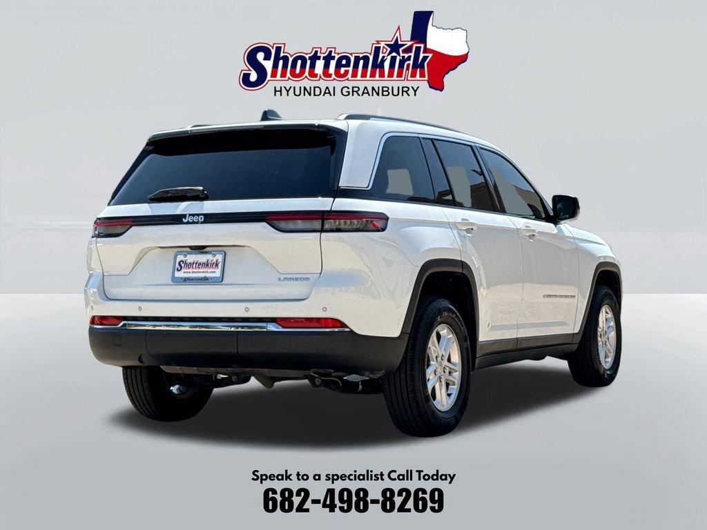 Used 2022 Jeep Grand Cherokee Laredo w/ Luxury Tech Group I RWD image 6
