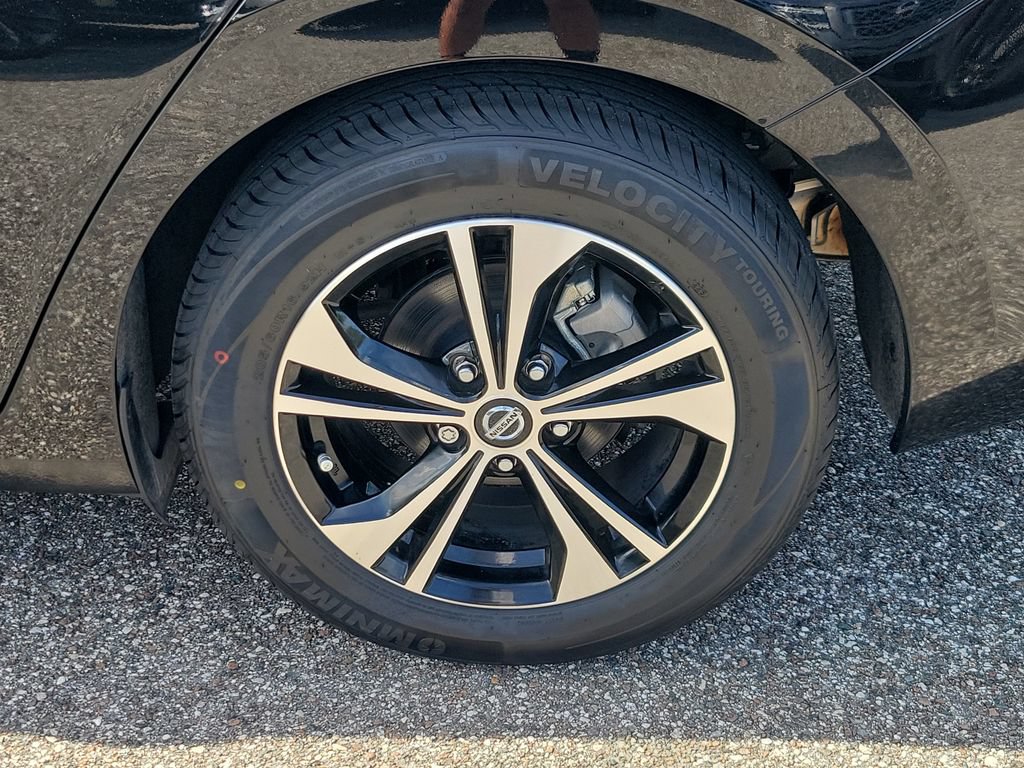 Used 2022 Nissan Sentra SV w/ Lighting Package FWD image 5