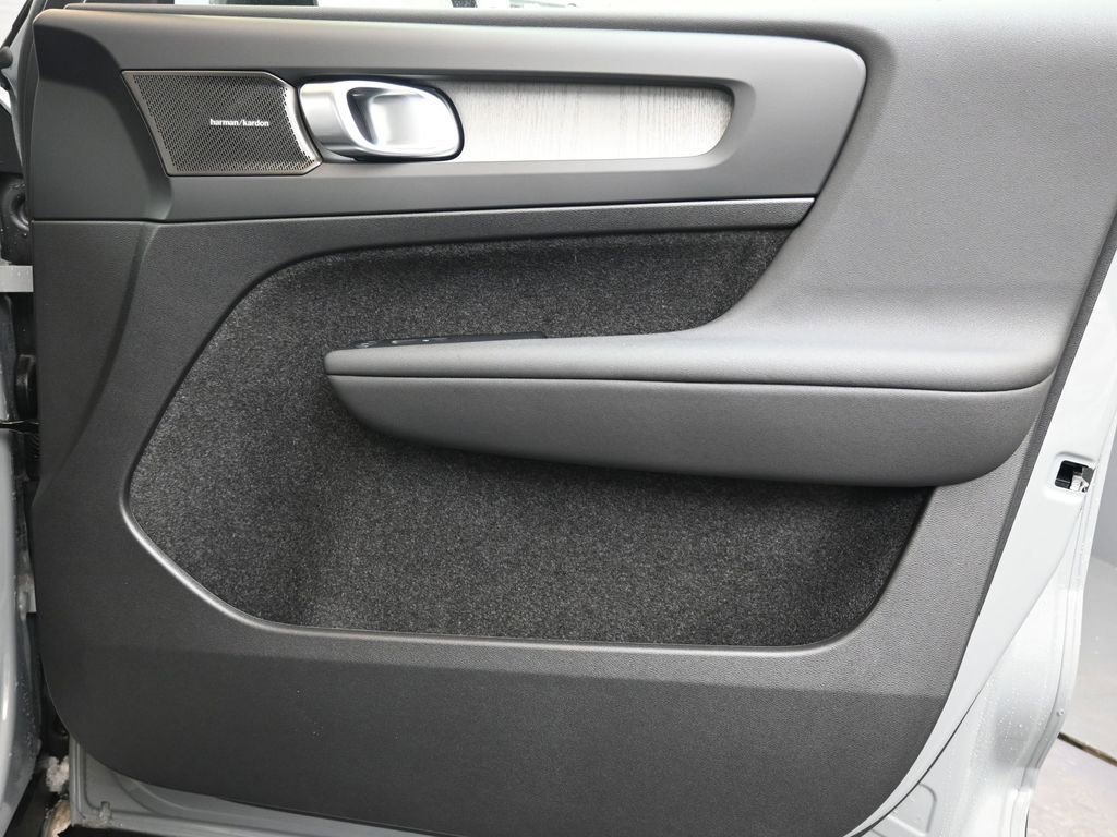 New 2026 Volvo XC40 B5 Ultra w/ Protection Package Premier image 11