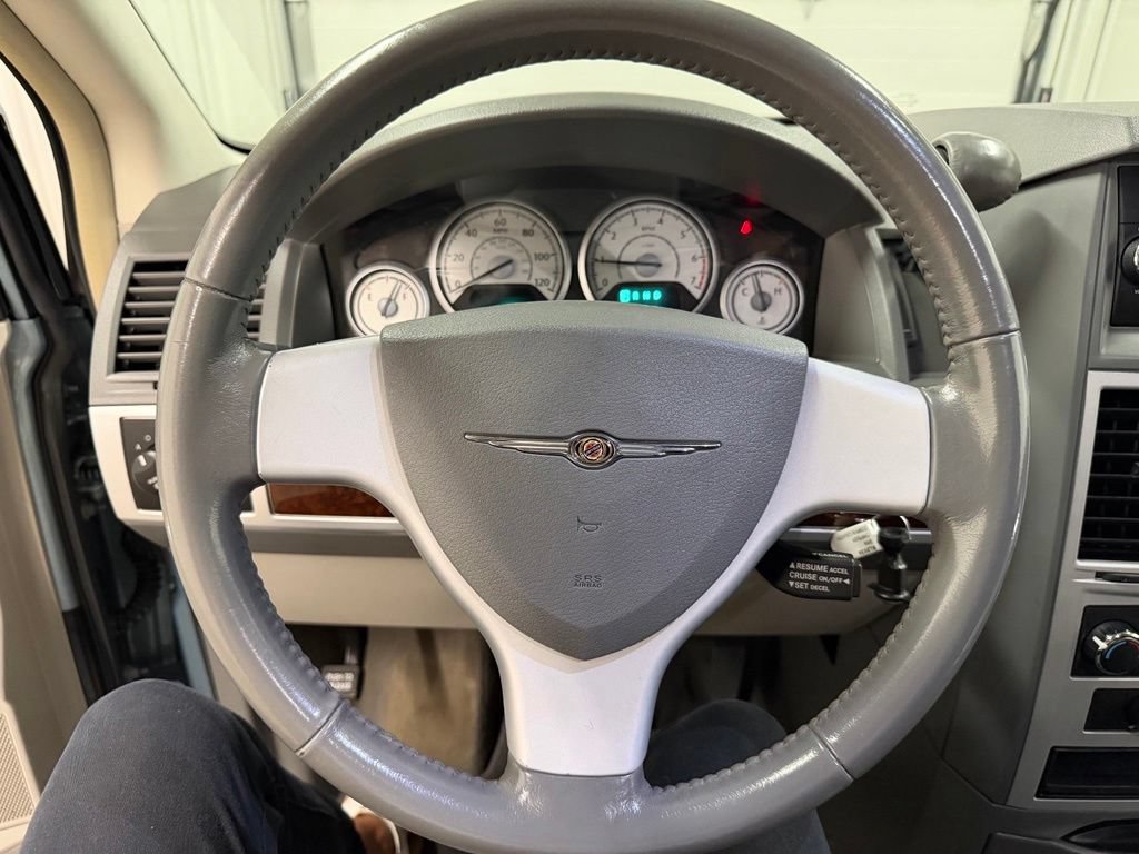 Used 2010 Chrysler Town & Country Touring FWD image 28