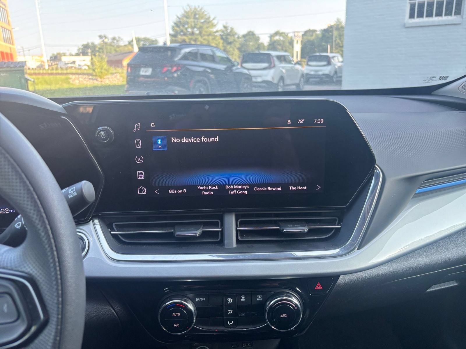Used 2025 Chevrolet Trax LT FWD image 20