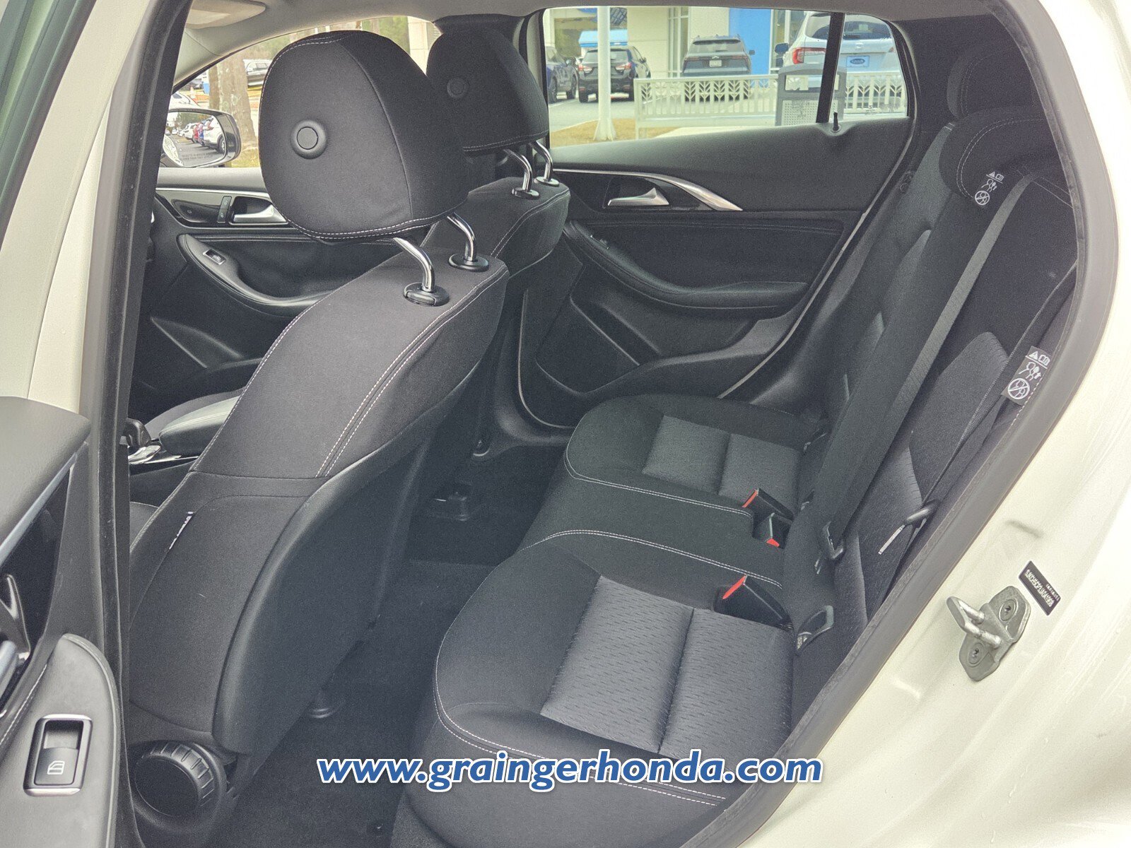 Used 2018 INFINITI QX30 image 9