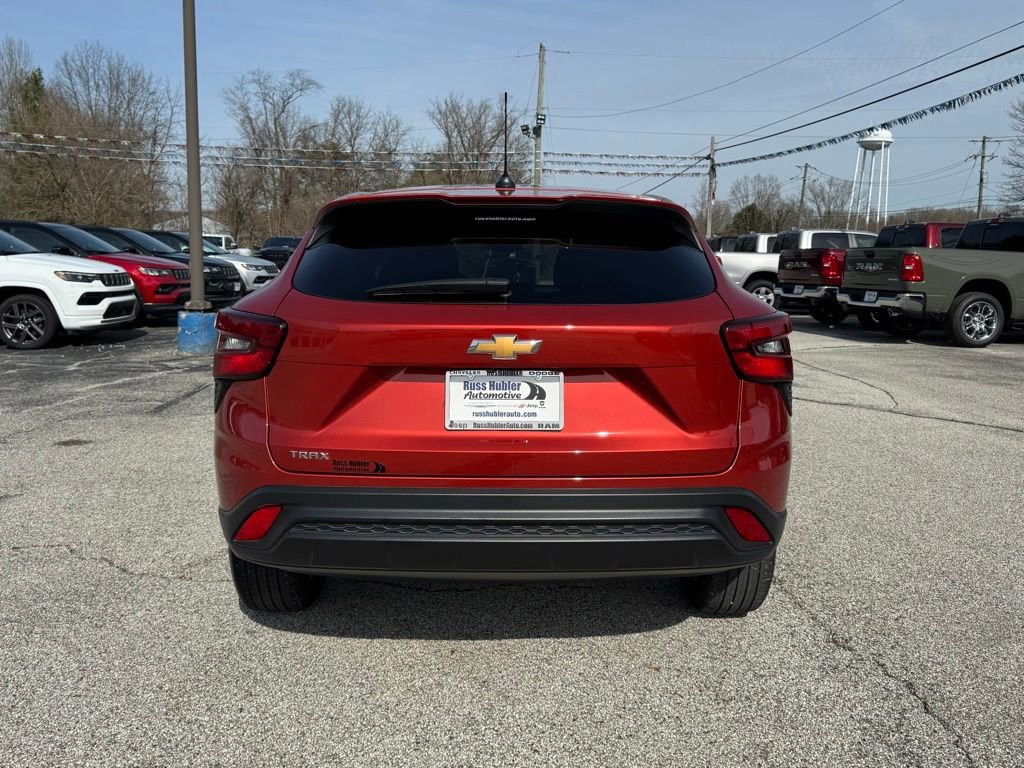 Used 2024 Chevrolet Trax LS w/ LS Convenience Package image 4