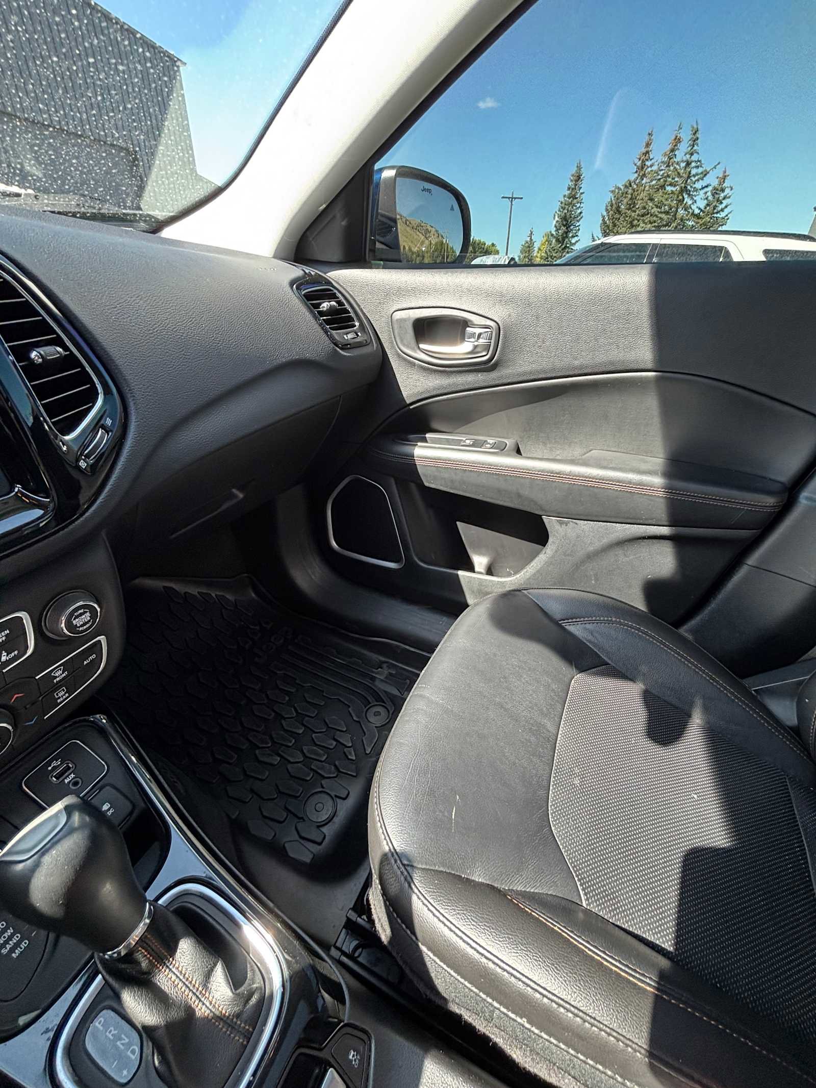 Used 2018 Jeep Compass Limited image 29