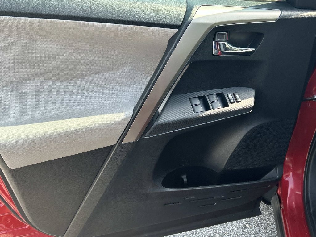 Used 2015 Toyota RAV4 XLE FWD image 14