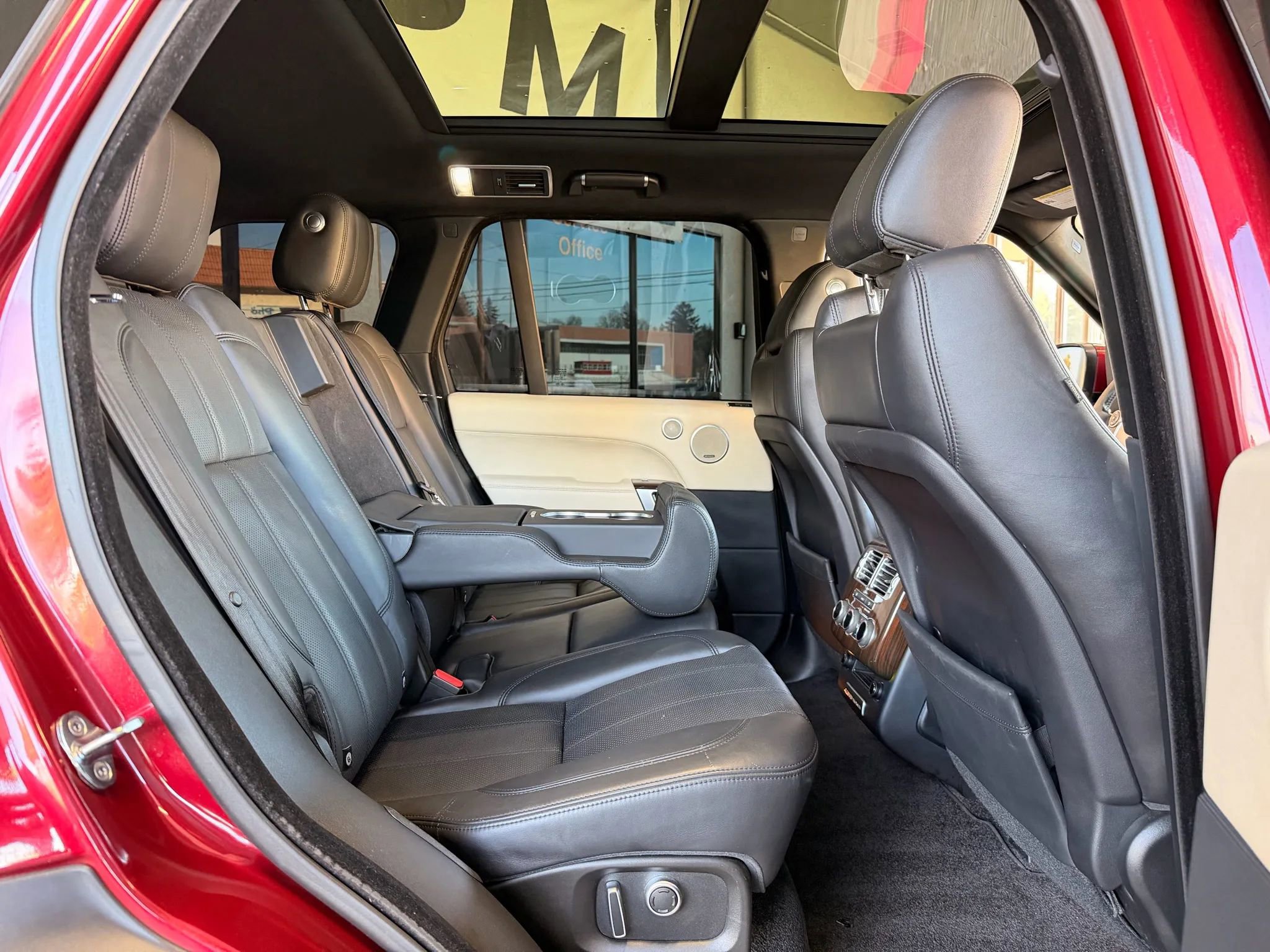 Used 2016 Land Rover Range Rover Supercharged image 9